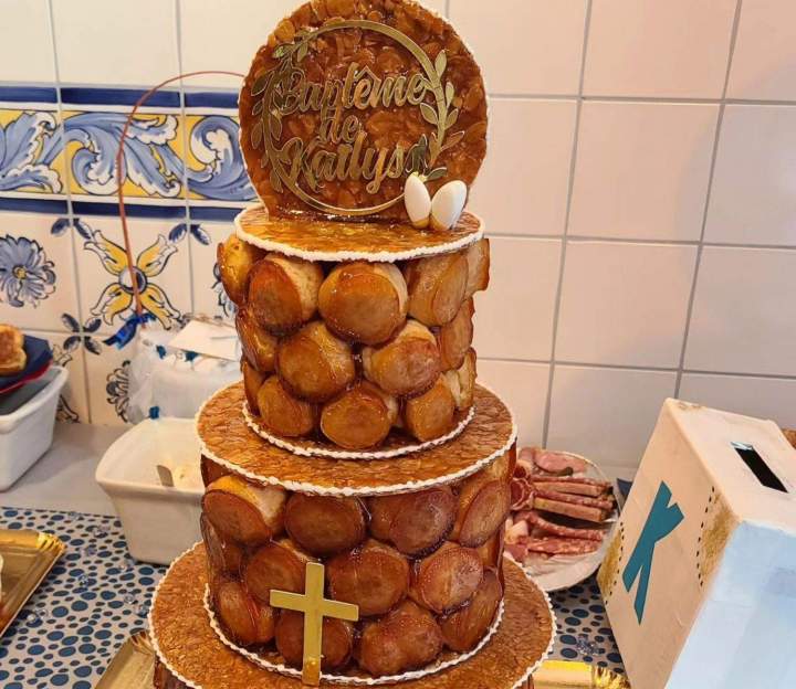 Célébrez un baptême avec une douceur personnalisée.